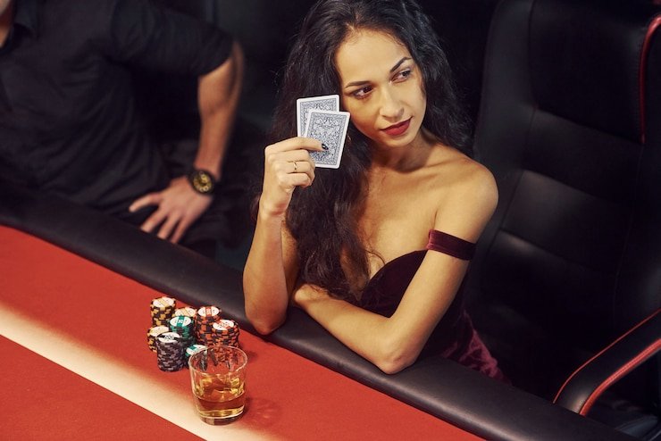 Live dealer table with Cash Out control interface displayed on screen